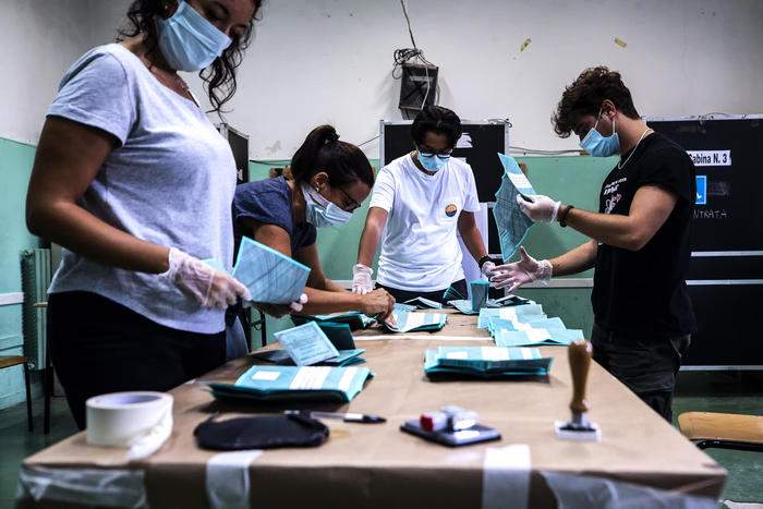 Carbone, il paese che elegge un sindaco mai visto prima. Candidato per i giorni di aspettativa