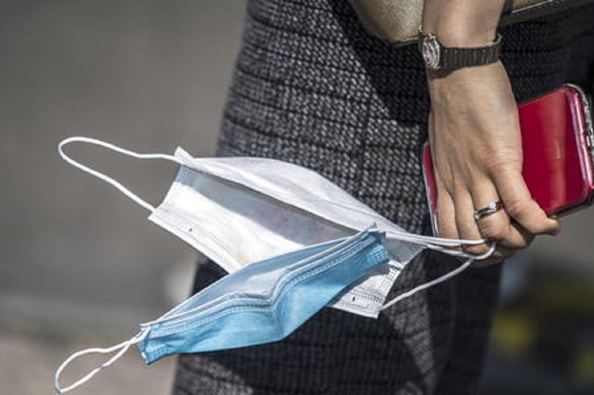 Formia, obbligo di mascherina. Foto d'archivio Ansa