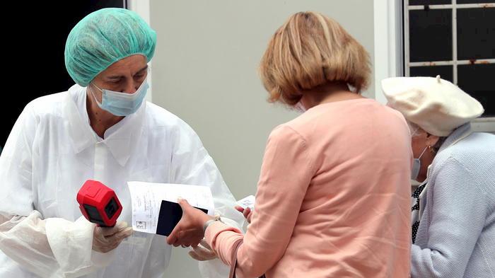 Coronavirus Francia, 22 scuole riaperte e già chiuse. Quasi 9mila contagi in 24 ore