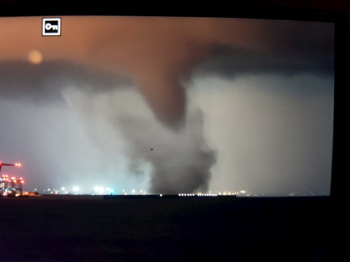 Nubifragio a Genova 7 agosto: tempesta di pioggia, alberi caduti, blackout