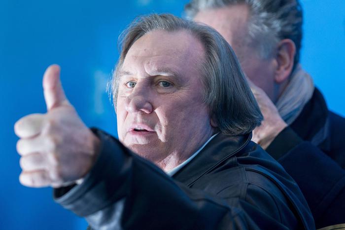Gerard Depardieu fermato ubriaco in motorino agli agenti dice di volere andare da Putin