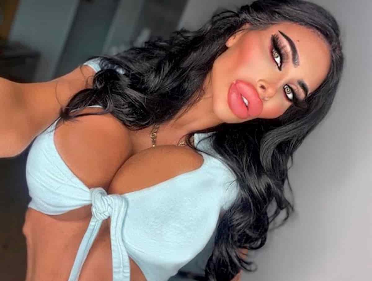 infermiera dipendente dalla chirurgia plastica