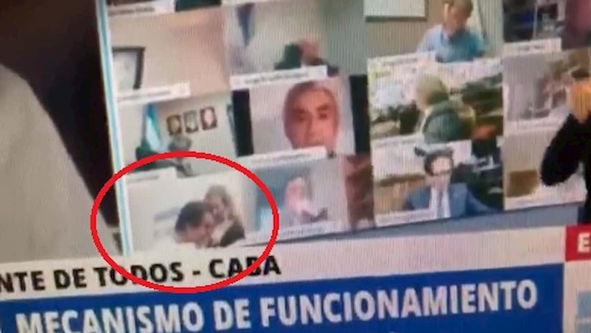 Deputato si dimette dopo la scena intima durante videoconferenza alla Camera