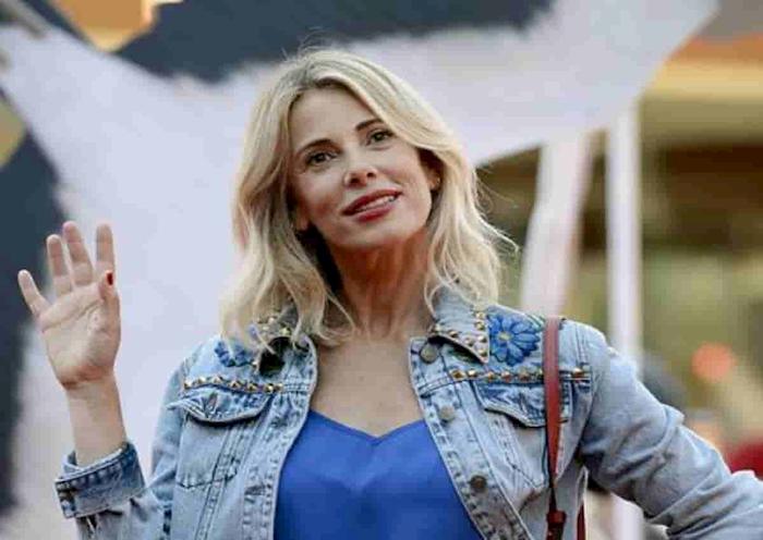 Alessia Marcuzzi salta un'altra puntata delle Iene, è ancora positiva al coronavirus