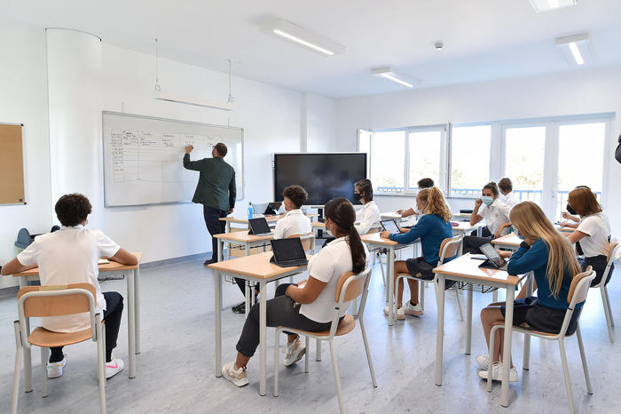 Mascherina in classe, le linee guida