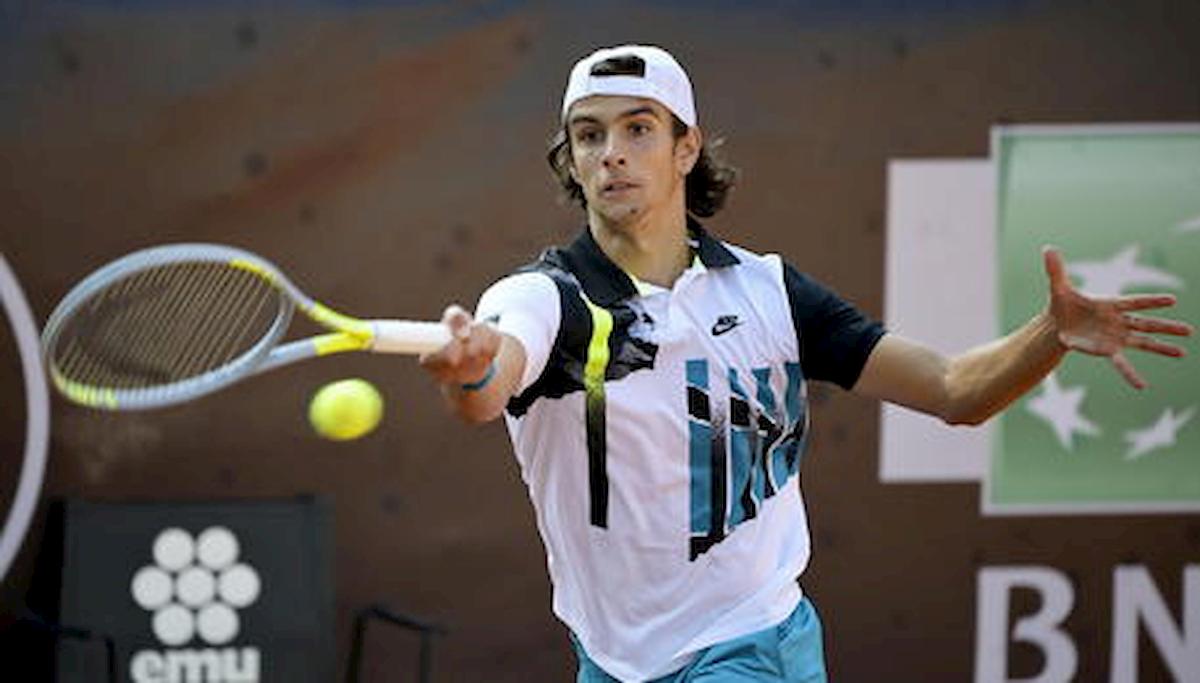 Tennis, Lorenzo Musetti show agli Internazionali di Roma. Andrea Scanzi lo aveva definito 'troppo piacione poco agonismo'...