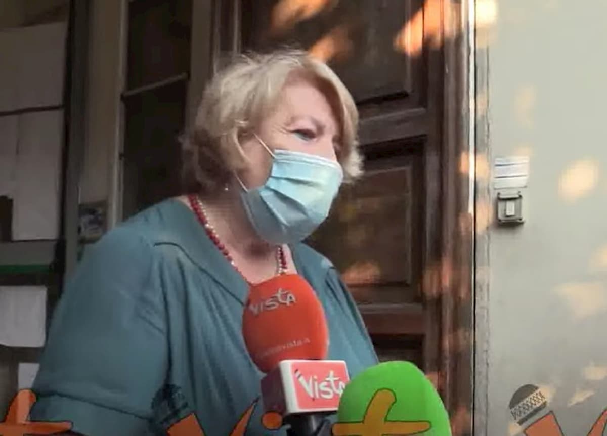 Conte, primo giorno di scuola per il figlio del premier Niccolò. Ma lui non lo accompagna fino al portone VIDEO