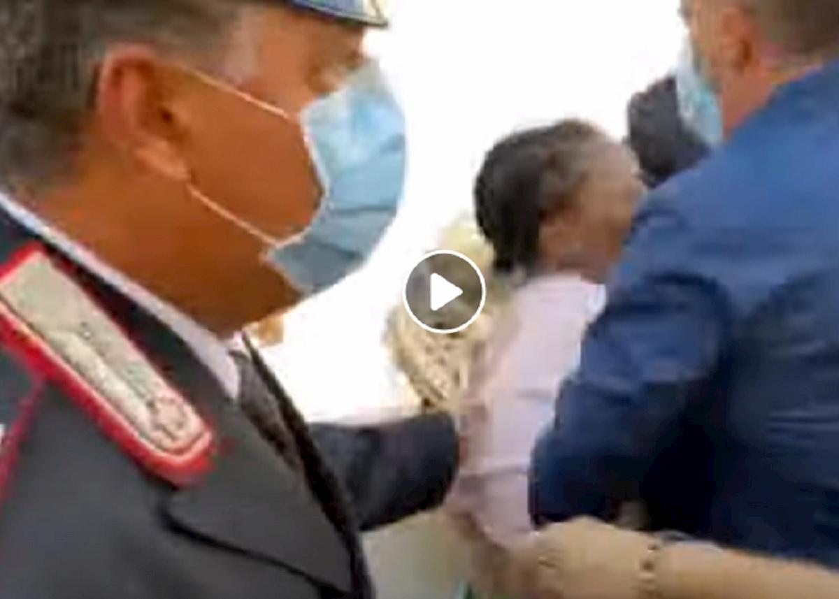 ragazza aggredisce salvini pontassieve