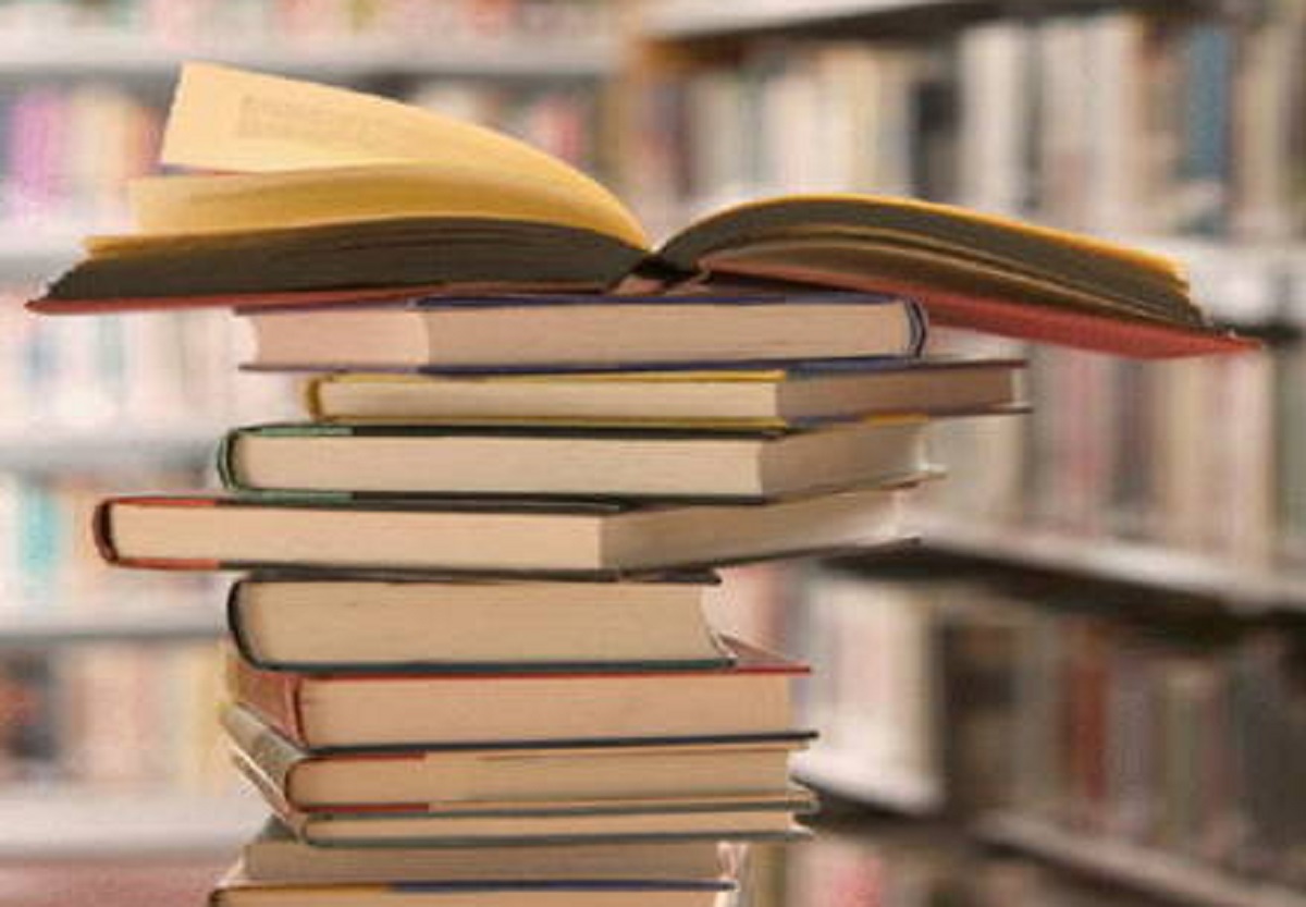 Romania, foto d'archivio Ansa di alcuni libri