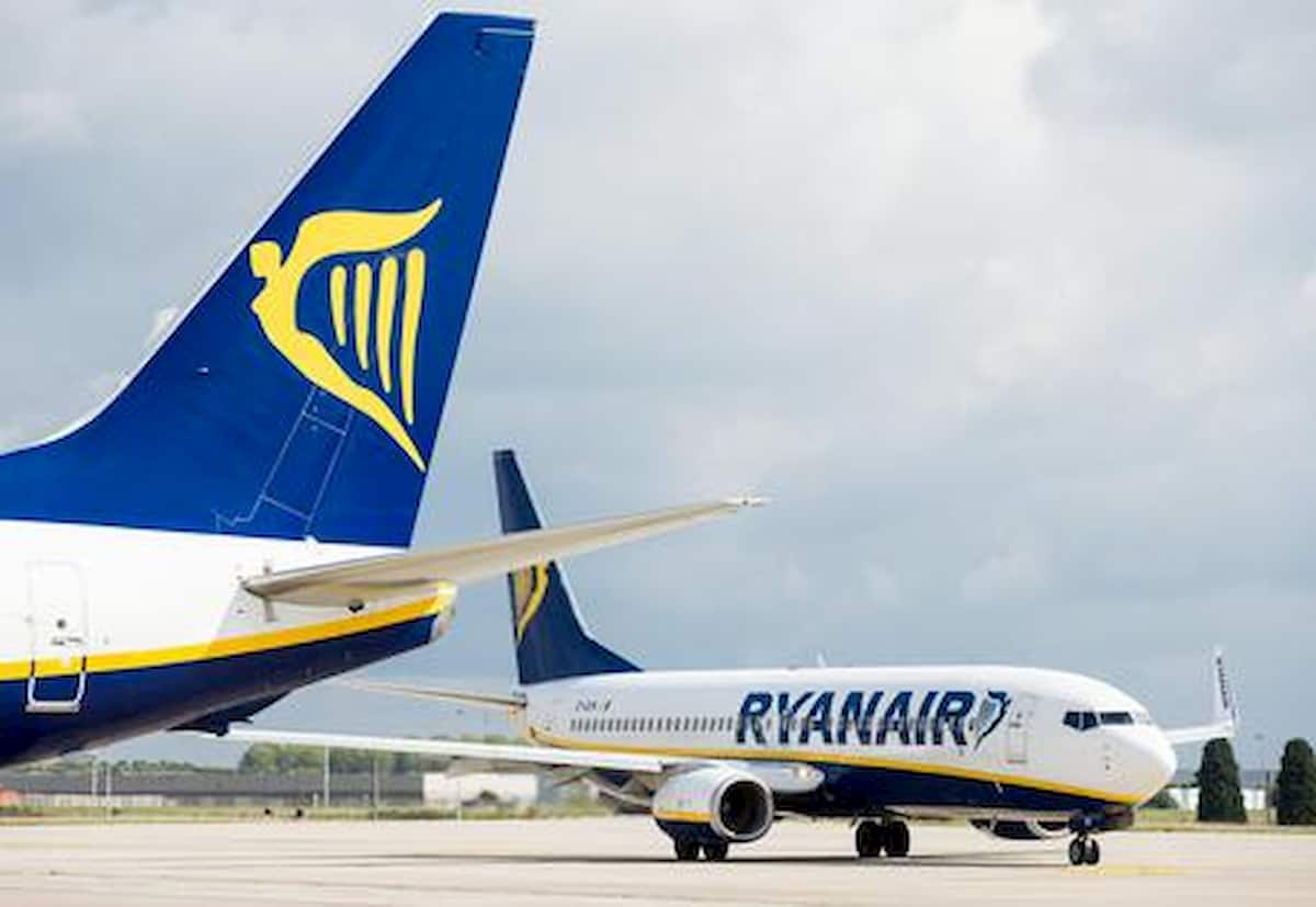 Morde e stacca orecchio ad un passeggero su volo Ryanair: