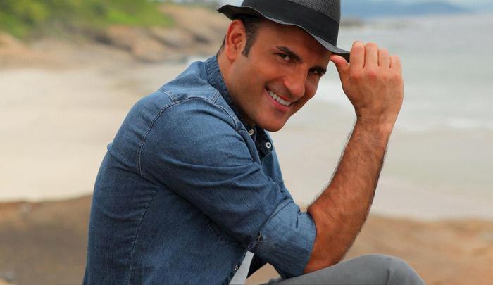 Sal Da Vinci, rissa con passeggero sull'aliscafo Procida-Napoli