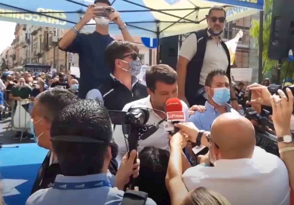 Salvini contestato a Torre del Greco