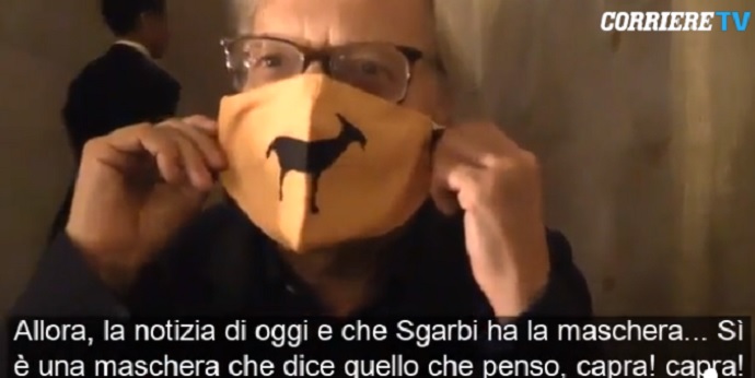 Vittorio Sgarbi senza mascherina saluta e bacia tutti. Sara Serraiocco va via arrabbiata