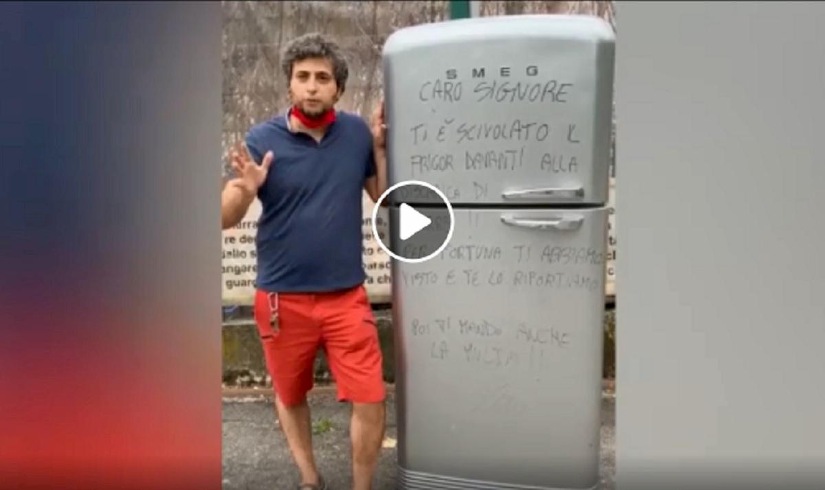 sindaco frigorifero abbandonato