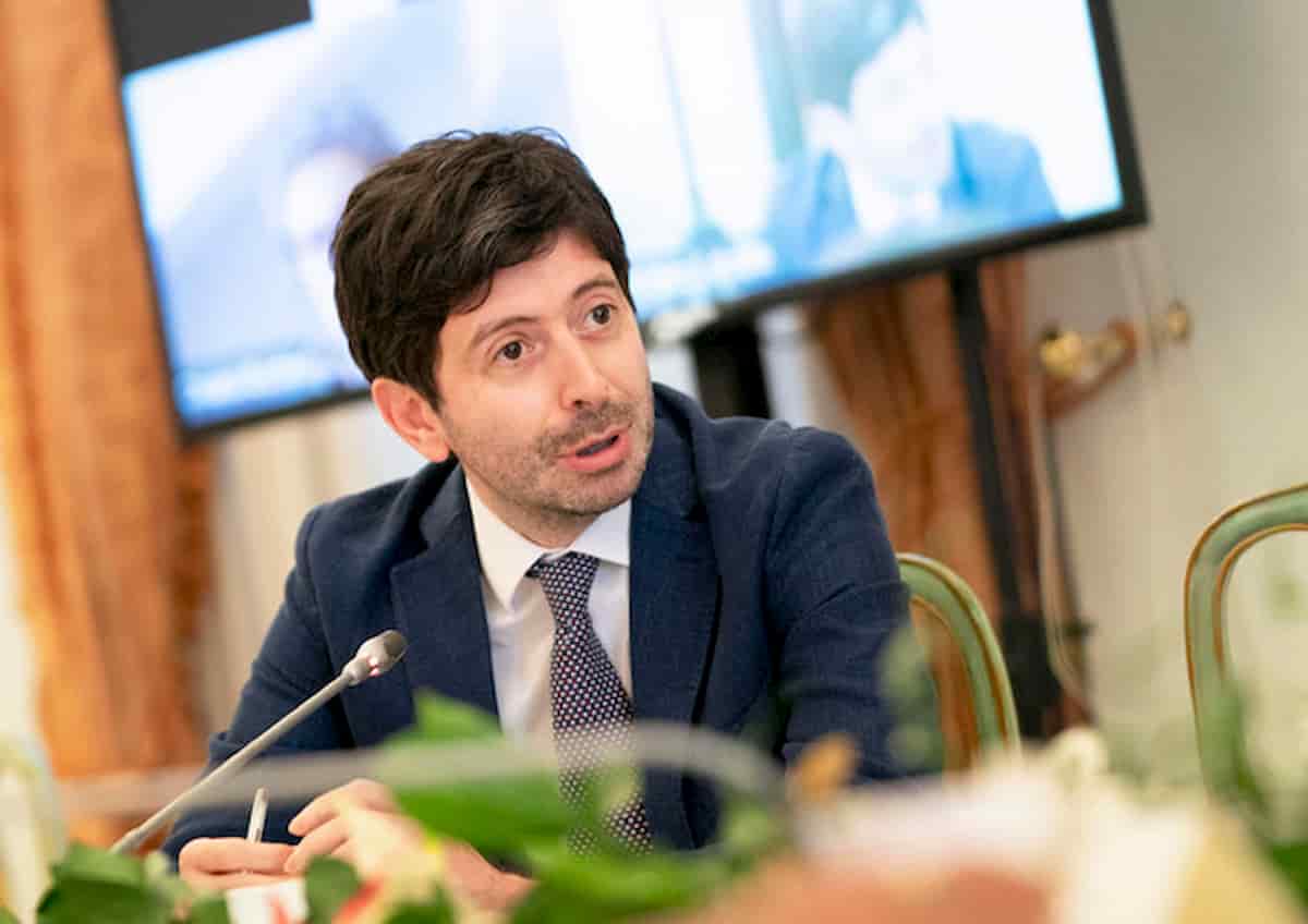 Vaccino anti Covid, annuncio Speranza