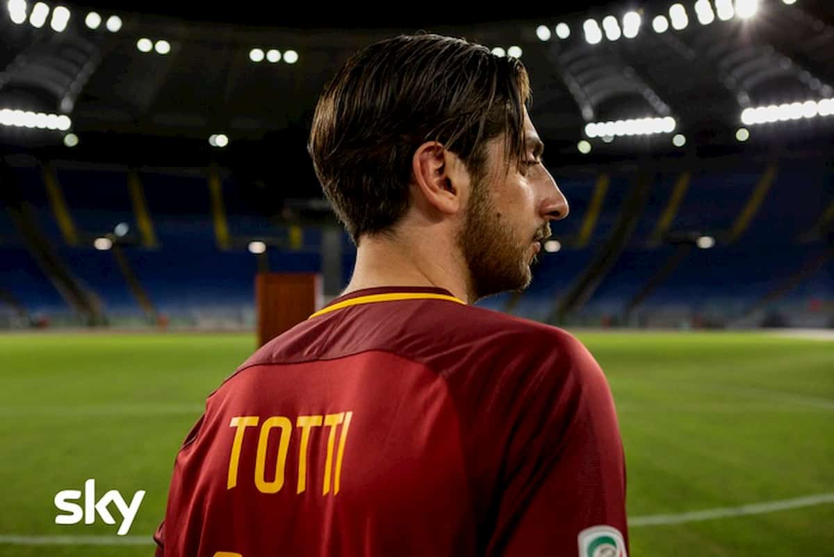 Speravo de morì prima, la prima foto di Pietro Castellitto nei panni di Totti