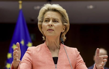 Linee guida, Von der Leyen (nella foto) ferma l'assalto ai 209 miliardi, Conte avverte