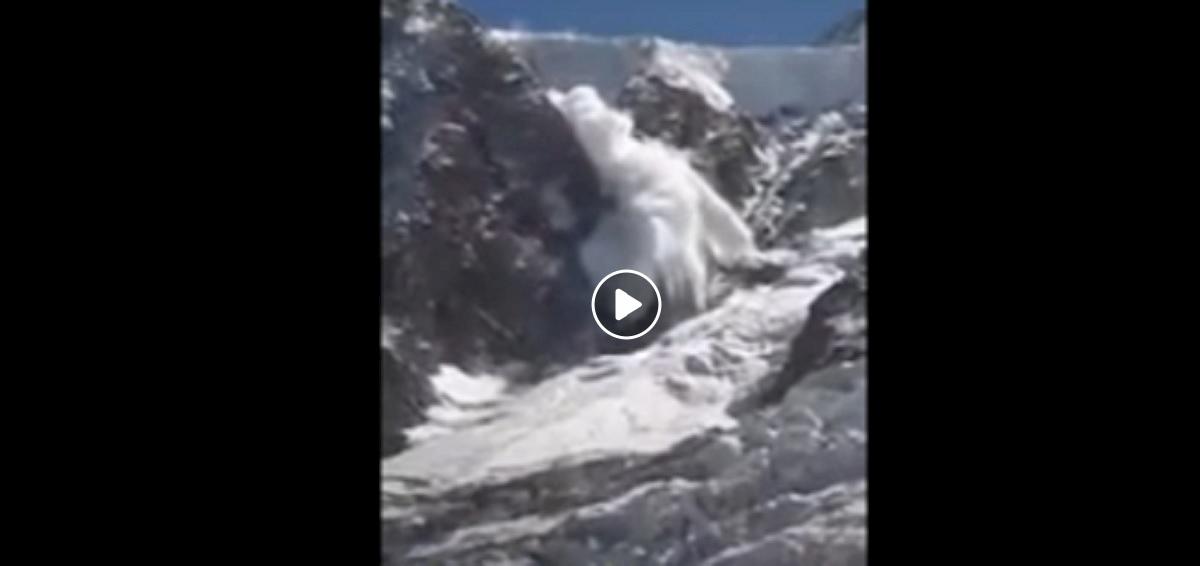 valanga su versante francese monte bianco