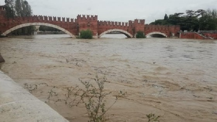 Uomo si butta nell'Adige, pompiere si tuffa per aiutarlo e viene trascinato per 16 km
