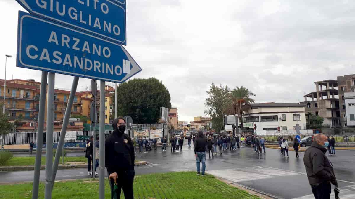 Arzano, la strada fantasma che collega i comuni per "evadere" dalla zona rossa