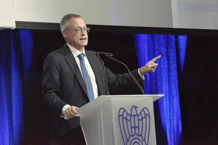 Bonomi (Confindustria): "Dati sul Pil da guerra, non è il momento di fare scioperi"