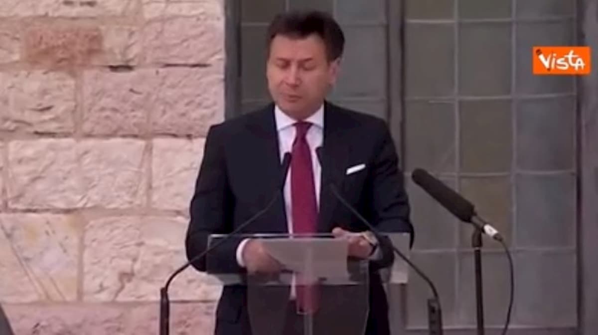 Conte: "Il Covid non è sconfitto, non dobbiamo disperdere sacrifici"