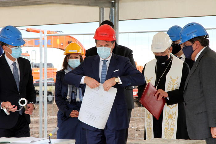 Coronavirus, Conte: "Mascherine in casa tra non conviventi. Esclusi nuovi lockdown"