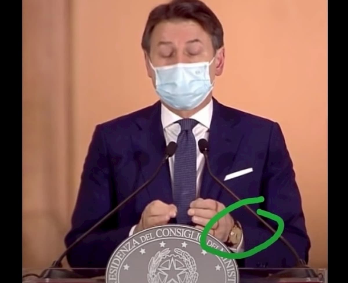 Giuseppe Conte, l'orologio segna ancora una volta l'orario sbagliato: ecco perché