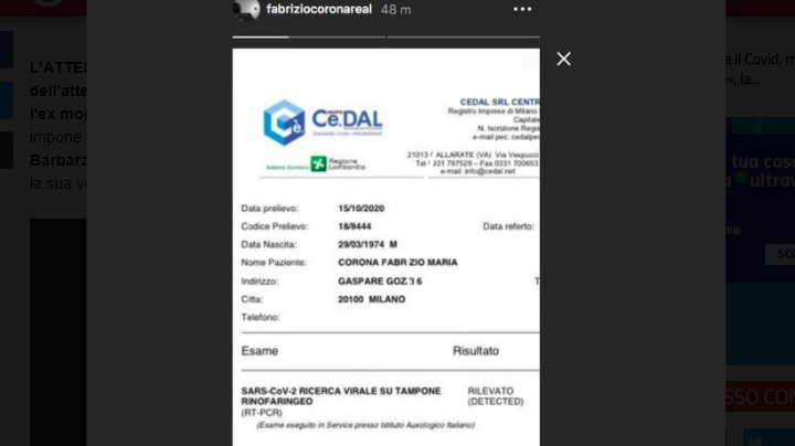 Fabrizio Corona pubblica la foto col risultato del tampone: "Anche Carlos è positivo"