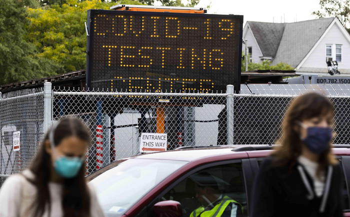 Coronavirus nel mondo, 35 milioni di casi e un milione di morti. Gli Usa il paese più malato