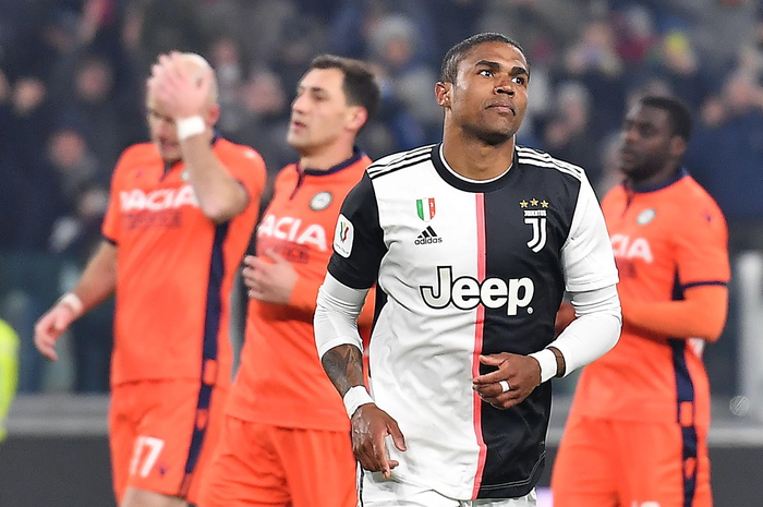 Douglas Costa lascia Torino e i ladri gli entrano subito in casa. Rubati orologi e gioielli