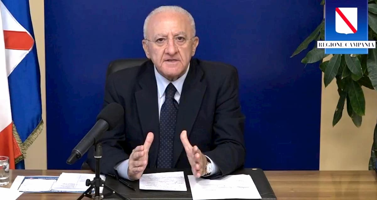 Halloween è una boiata pazzesca per De Luca? Sì, ma anche San Gennaro...