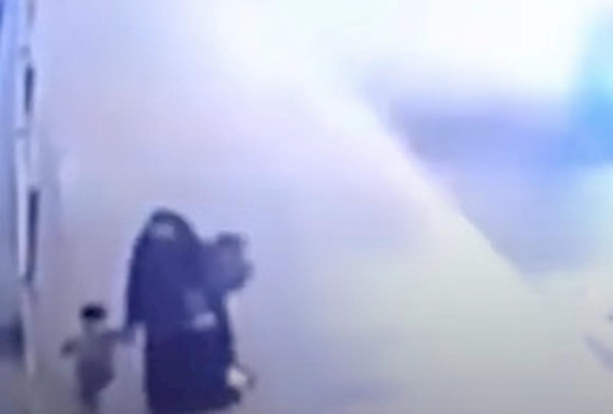 Iraq sotto choc, una donna ha lanciato i suoi figli da un ponte fiume Tigri VIDEO