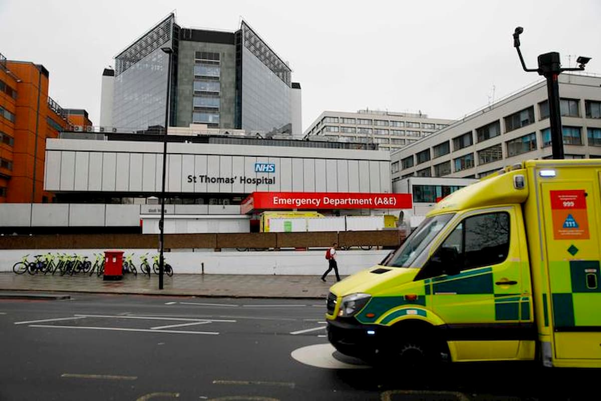 Gran Bretagna, donna muore di freddo dopo essere caduta in bicicletta in un cimitero