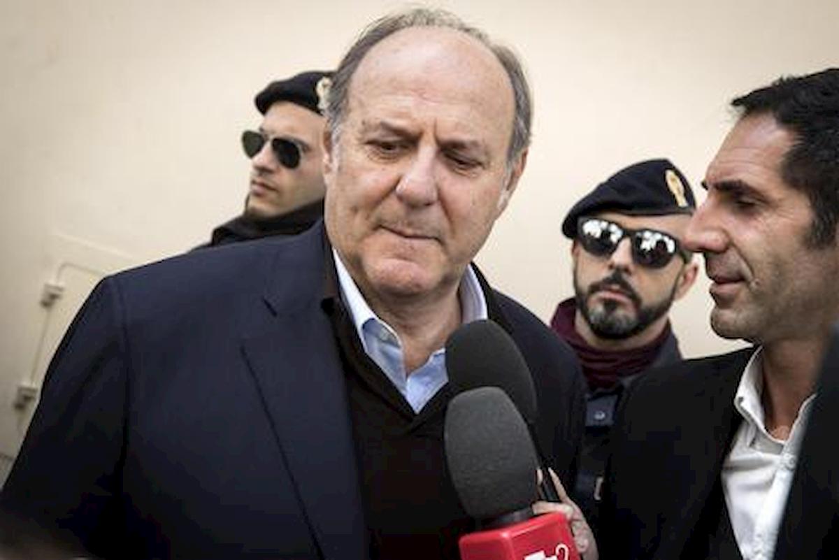 Gerry Scotti, risposta ai negazionisti del Covid. La accendiamo?