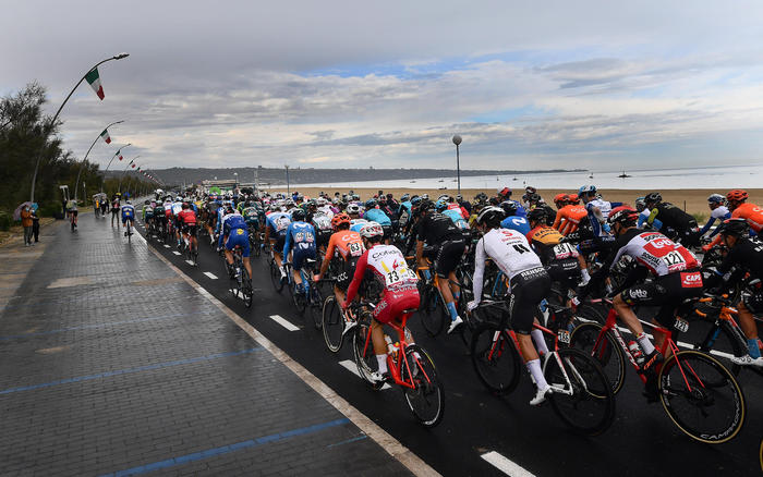 Coronavirus Giro d'Italia: Kruijswijk e Matthews positivi. La Mitchelton annuncia ritiro