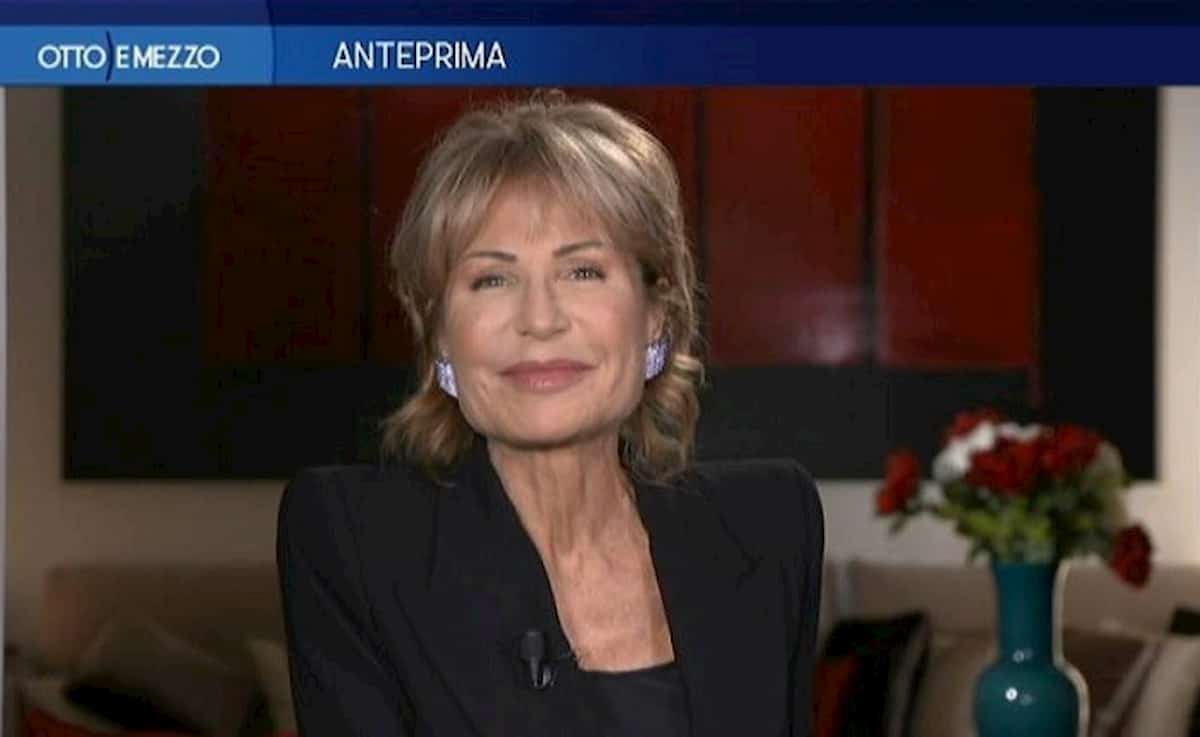 Lilli Gruber conduce Otto e mezzo da casa: un suo collaboratore è positivo al Coronavirus