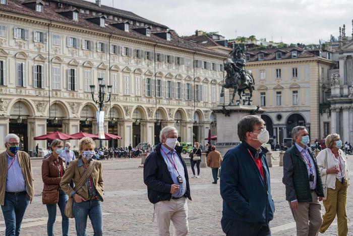 Coronavirus in Lombardia e in Campania, rischio lockdown mirati e coprifuoco serale