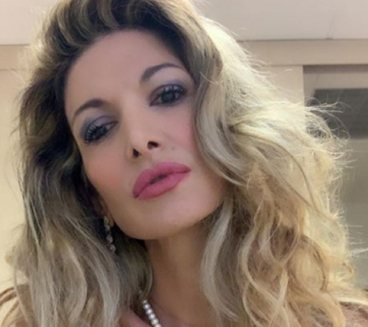 Maria Monsè porta la figlia 14enne dal chirurgo plastico: "Perché non dovrei far felice una bambina?"