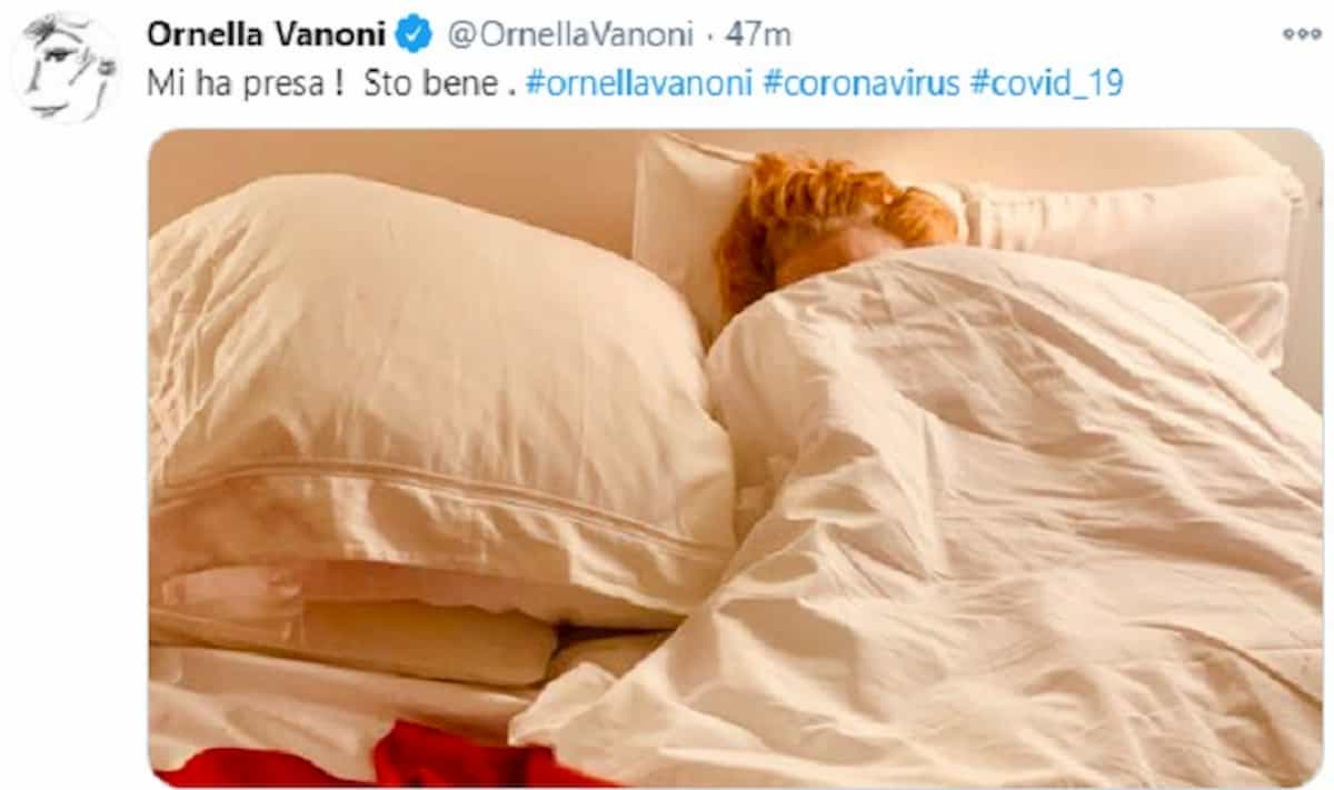 Ornella Vanoni positiva al Coronavirus: il post sui social con la testa sotto le lenzuola FOTO