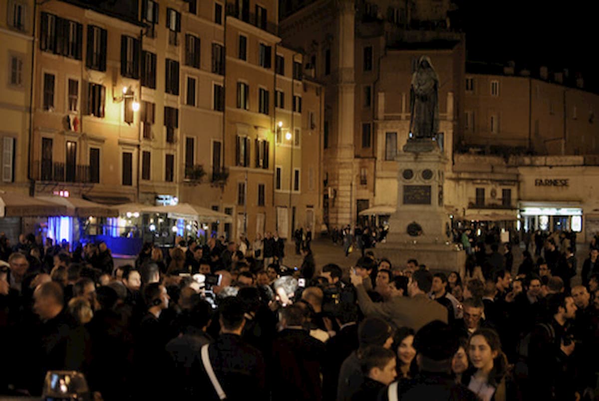 Sondaggio: per 60% italiani Dpcm non basta. Per 6 su 10 aiuti insufficienti: lavoratori in nero...