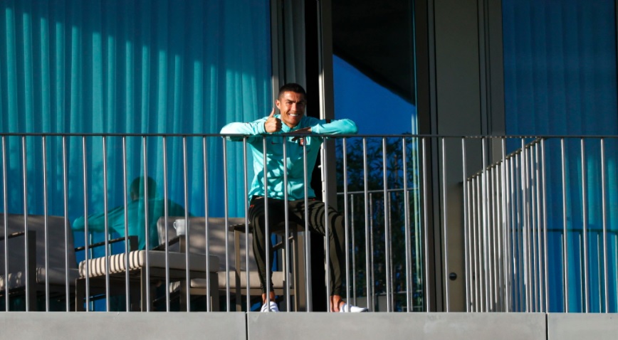 Cristiano Ronaldo ancora positivo al coronavirus: salta il Barcellona