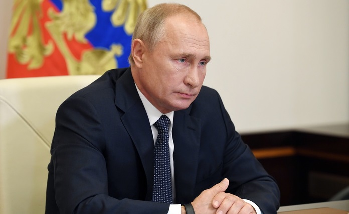 Un uomo di 71 anni si dà fuoco in strada in Russia: "Buon compleanno Putin"