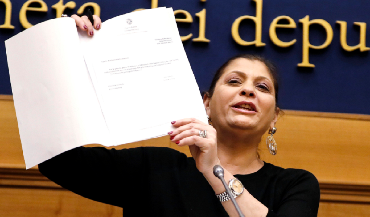 Jole Santelli morta a 51 anni, da anni aveva il cancro ma forse fatale è stato un infarto