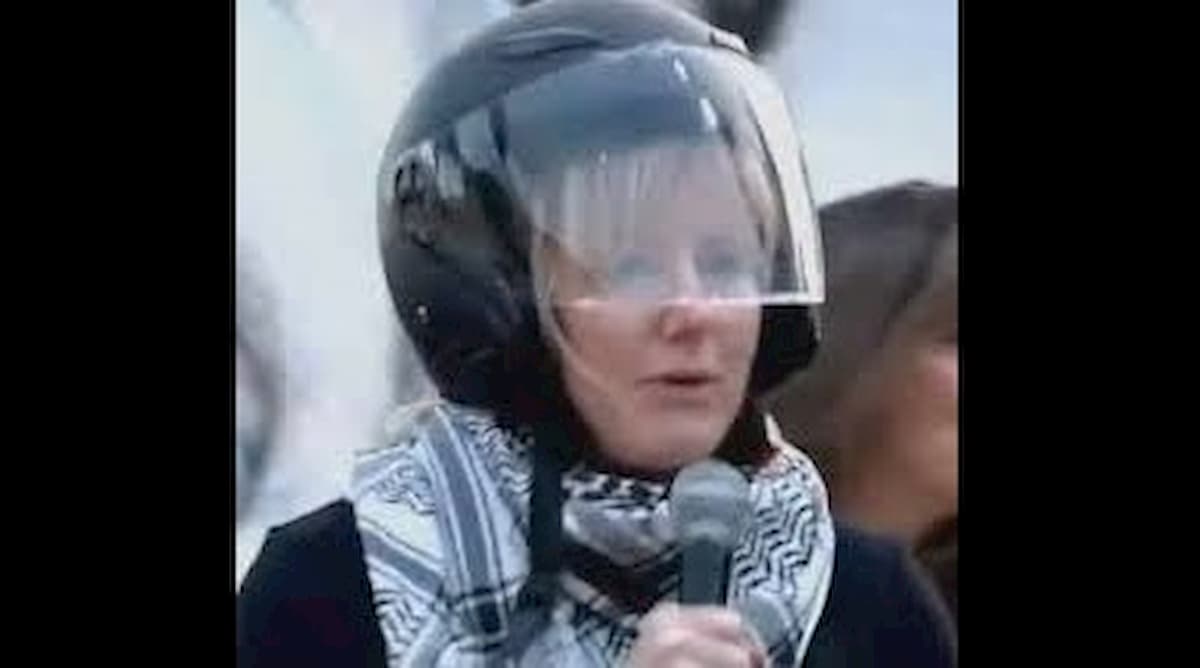 sara cunial casco mascherina