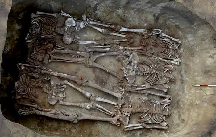 Siberia, scoperta fossa comune di 5mila anni fa: 5 scheletri decapitati