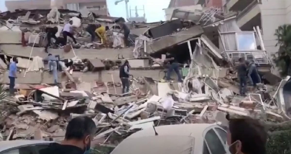 Terremoto Mar Egeo, scossa magnitudo 7. Crollano palazzi a Smirne in Turchia
