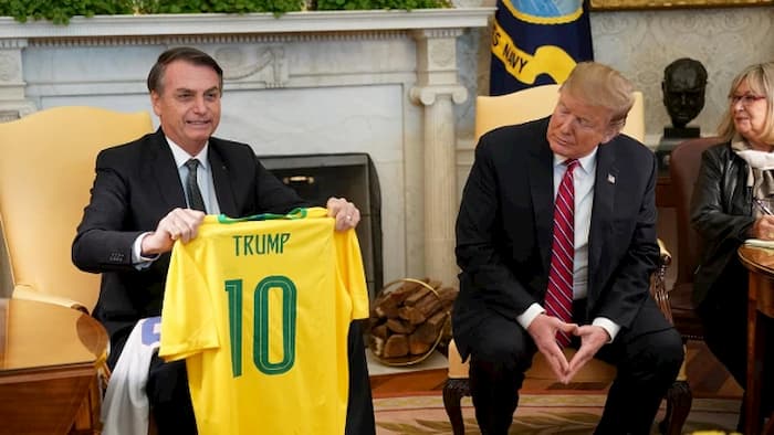 Trump Johnson Bolsonaro Lukashenko positivi