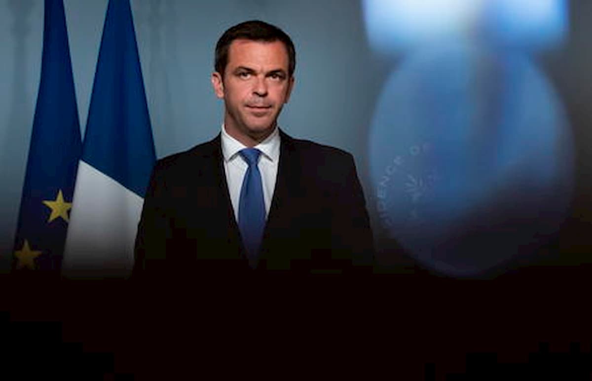 Coronavirus, indagine sulla gestione dell'emergenza in Francia: perquisita la casa del ministro della Salute