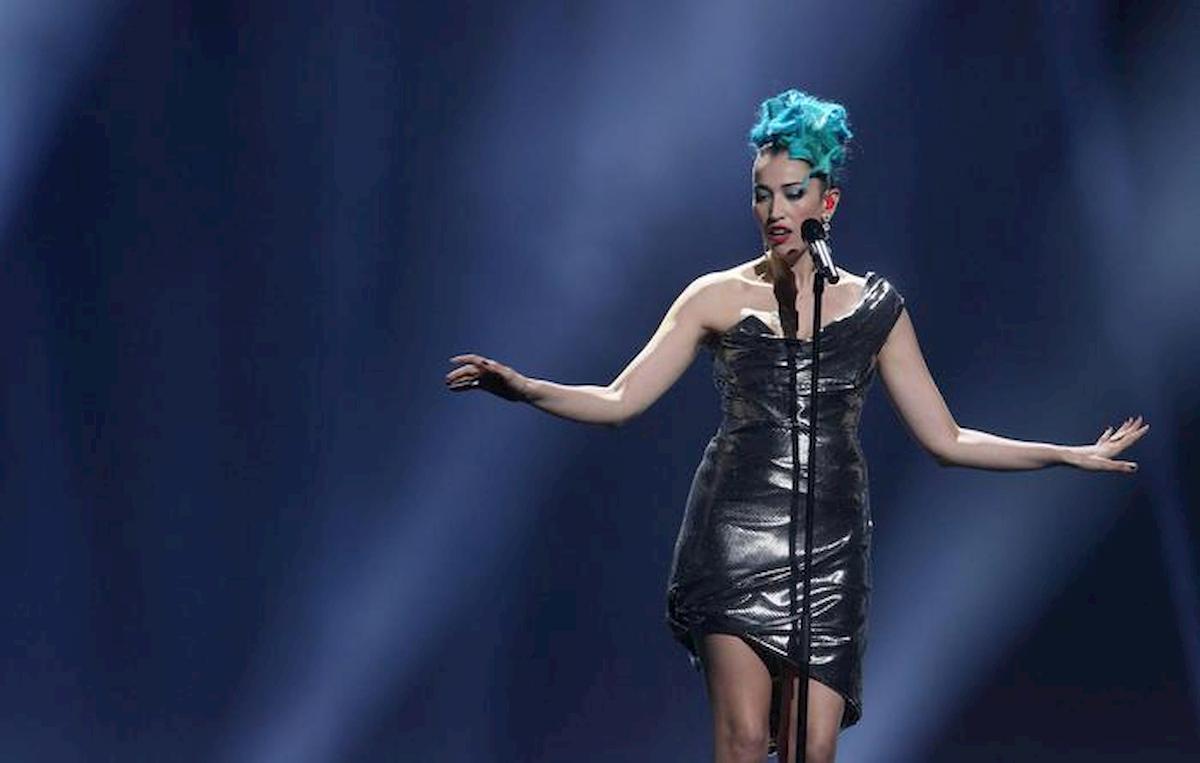 Nina Zilli ha il coronavirus: "L'ho preso al ristorante, erano senza mascherina. Non uscite..."